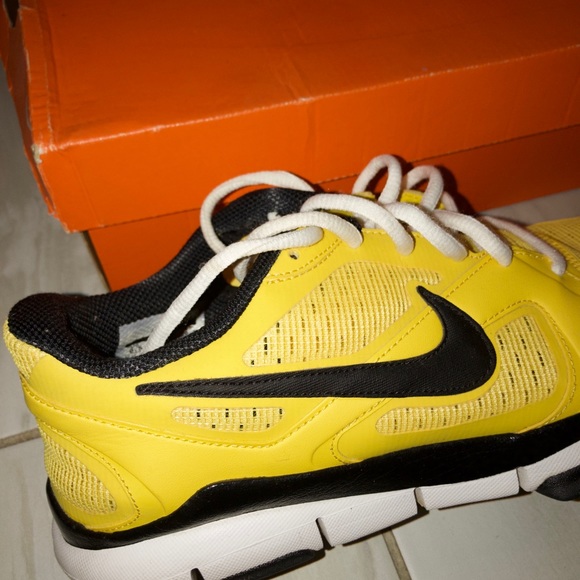 Men’s Nike Free TR - Picture 2 of 5